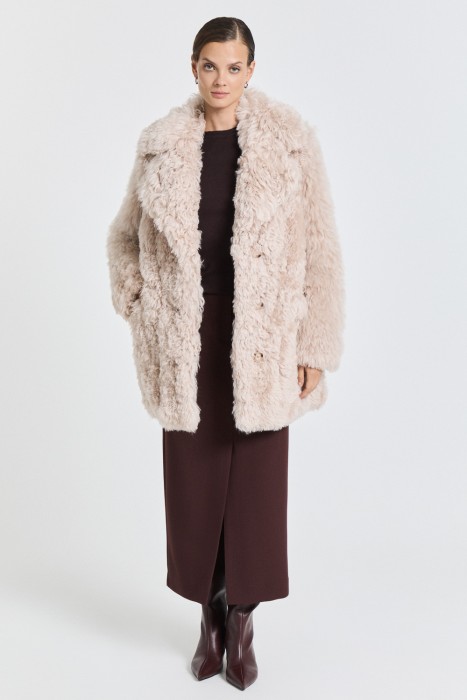 шуба из овчины от бренда снежная королева вид слева