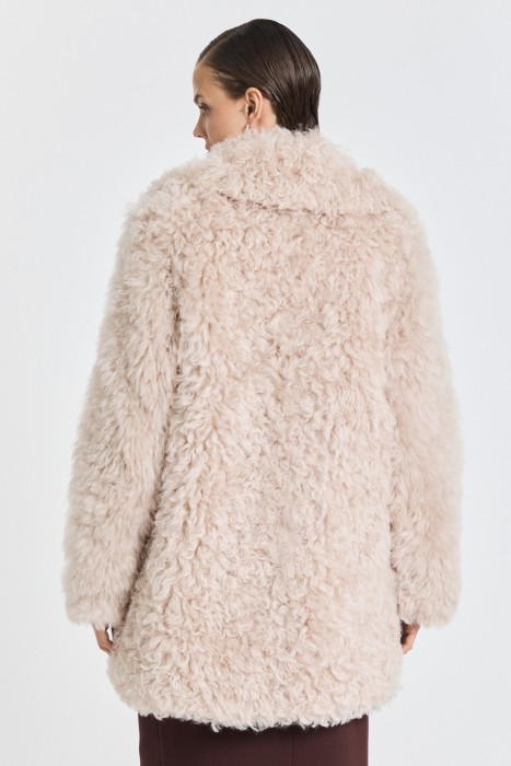 шуба из овчины по цене 44790 руб вид справа