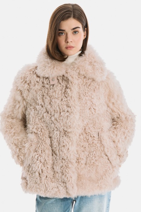 шуба из овчины от бренда снежная королева вид слева