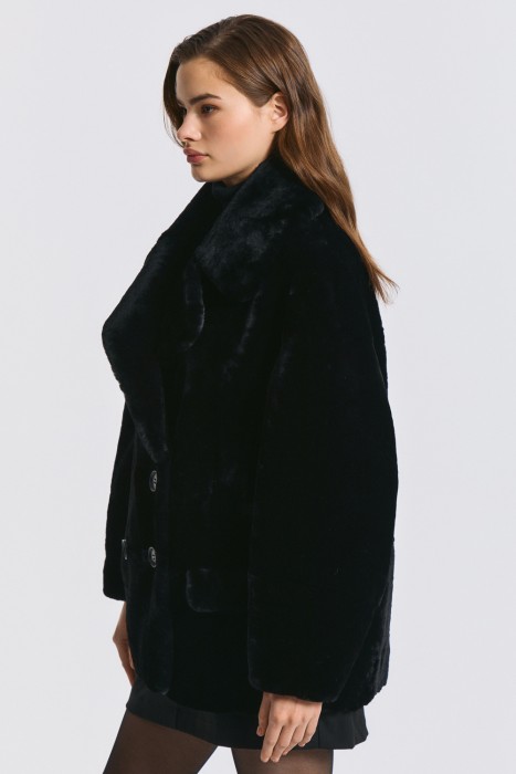 шуба из овчины от бренда снежная королева вид слева