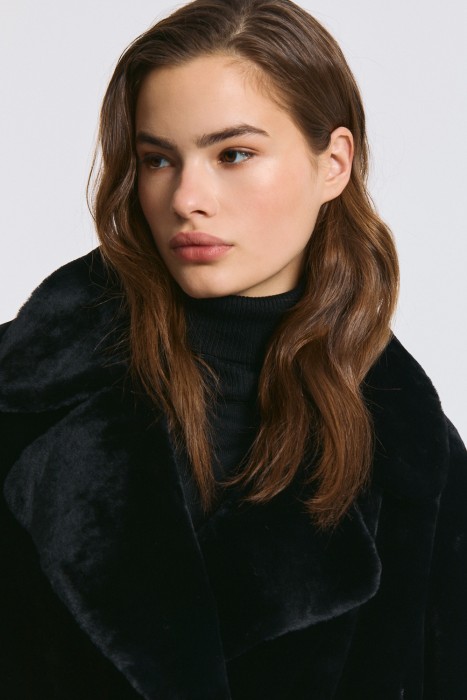 шуба из овчины по цене 48930 руб вид справа