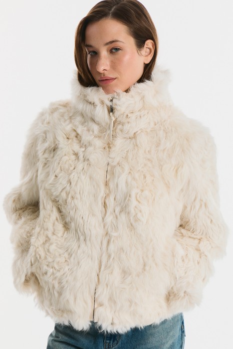 шуба из овчины по цене 33440 руб вид справа