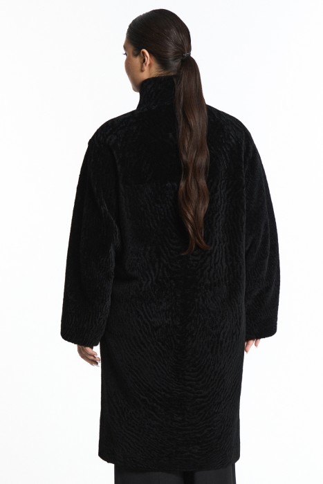 шуба из овчины по цене 55570 руб вид справа