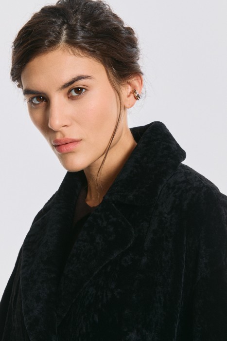 шуба из овчины от бренда снежная королева вид слева