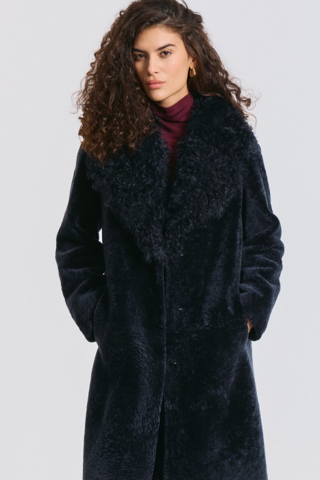 шуба из овчины от бренда снежная королева вид слева