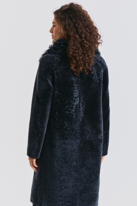 шуба из овчины по цене 50590 руб вид справа