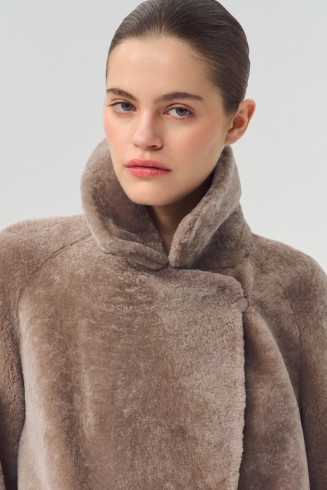 шуба из овчины из россии вид сбоку