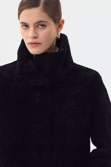 шуба из овчины от бренда снежная королева вид слева