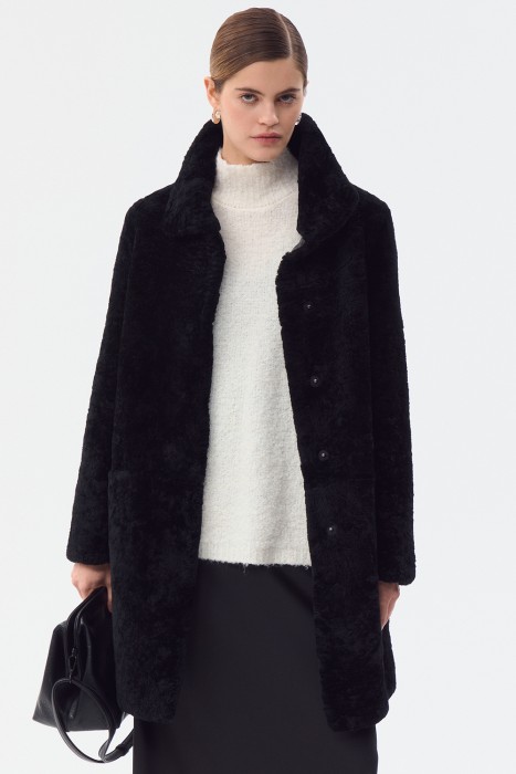 шуба из овчины по цене 53080 руб вид справа