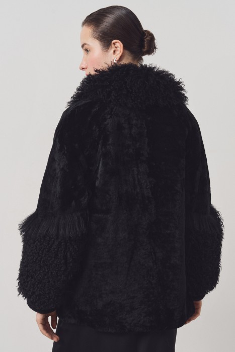 шуба из овчины по цене 41470 руб вид справа