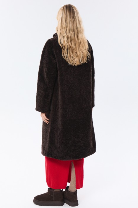 шуба из овчины по цене 40640 руб вид справа