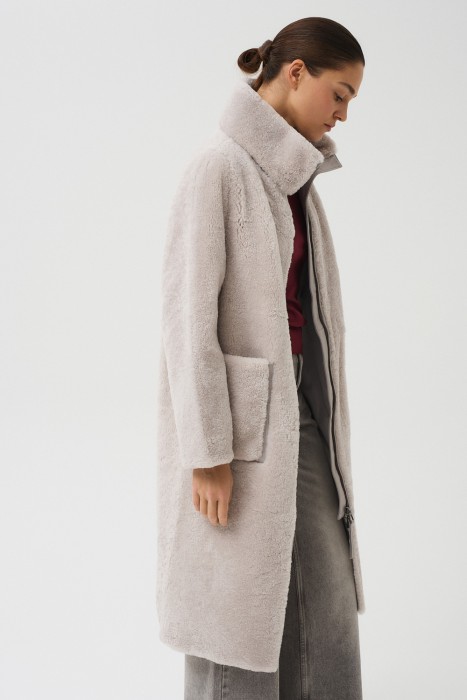 шуба из овчины по цене 51420 руб вид справа