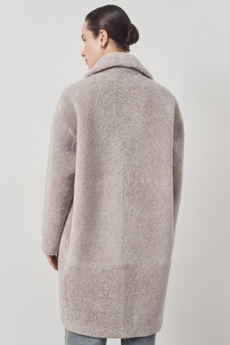 шуба из овчины по цене 32630 руб вид справа