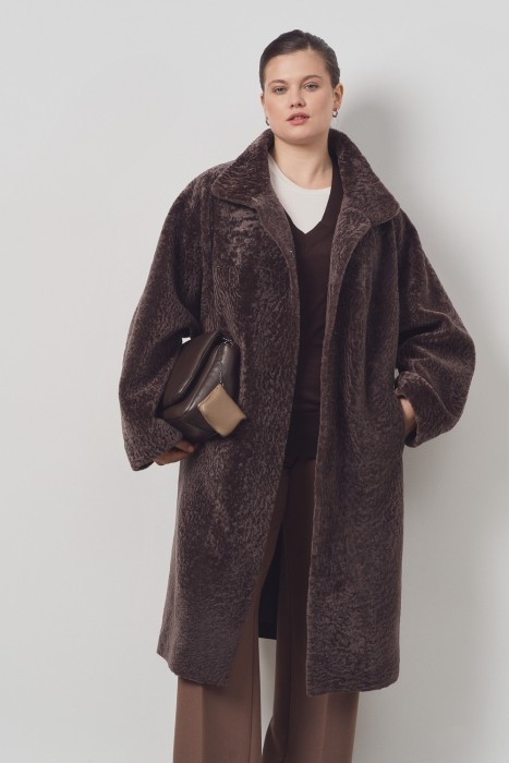 шуба из овчины от бренда снежная королева вид слева