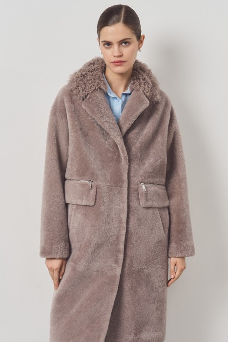 шуба из овчины от бренда снежная королева вид слева