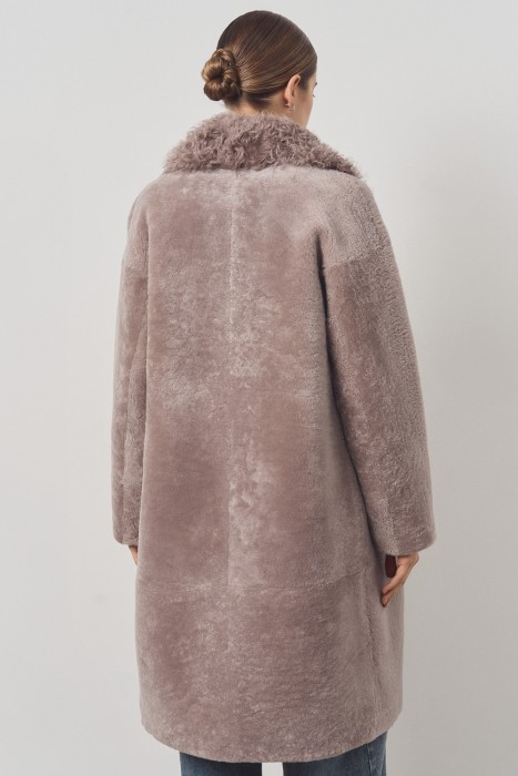 шуба из овчины по цене 32630 руб вид справа