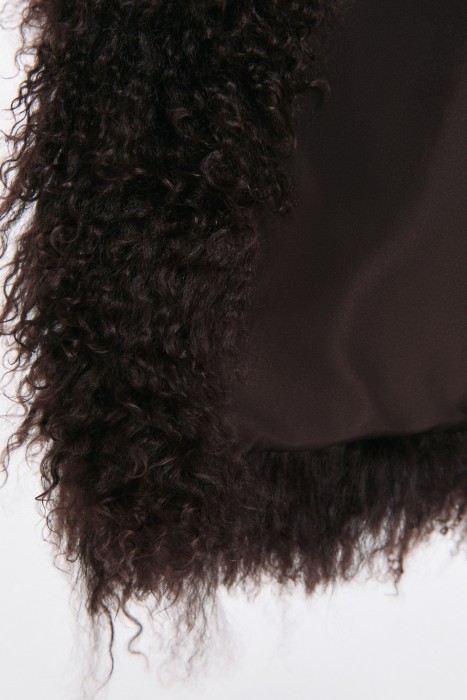 шуба из овчины от бренда снежная королева вид слева