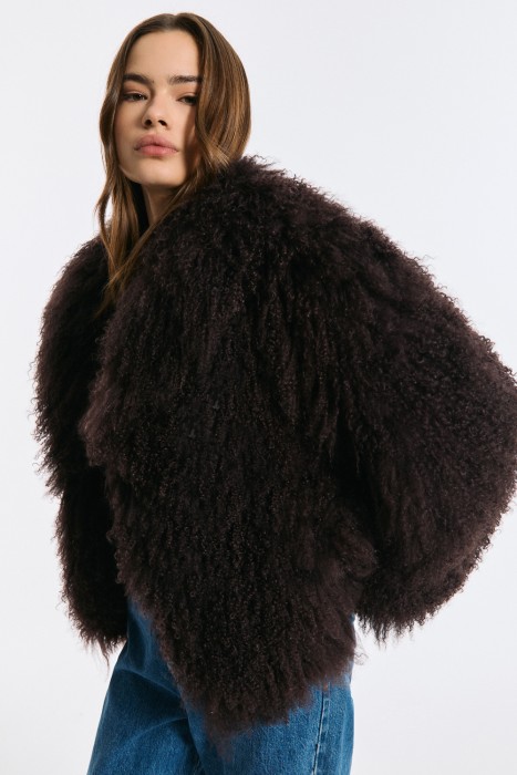 шуба из овчины по цене 47280 руб вид справа