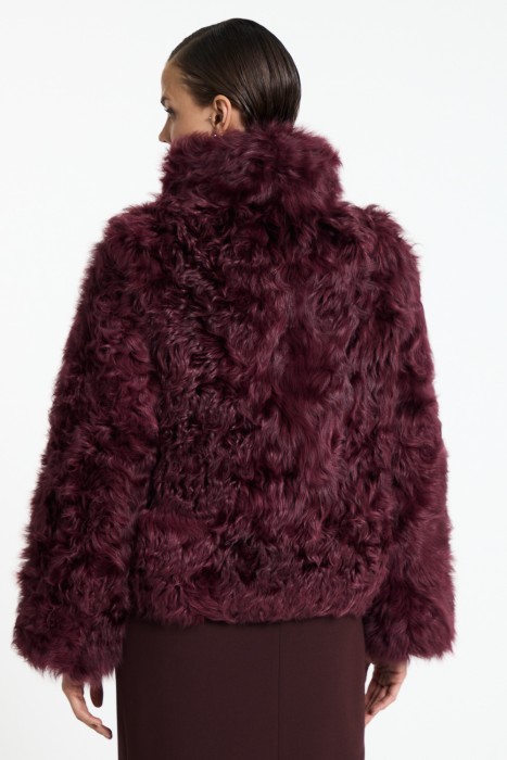 шуба из овчины по цене 31810 руб вид справа