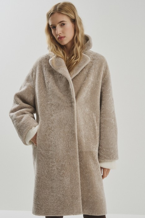 шуба из овчины от бренда снежная королева вид слева