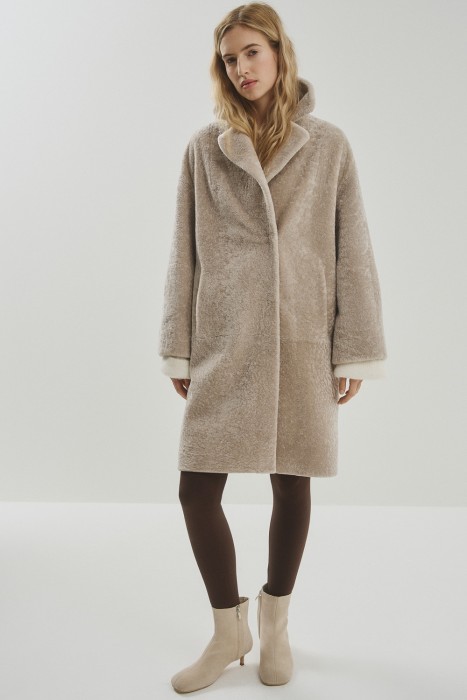 шуба из овчины по цене 51420 руб вид справа