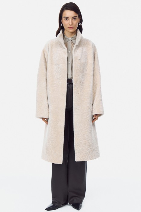 шуба из овчины от бренда снежная королева вид слева