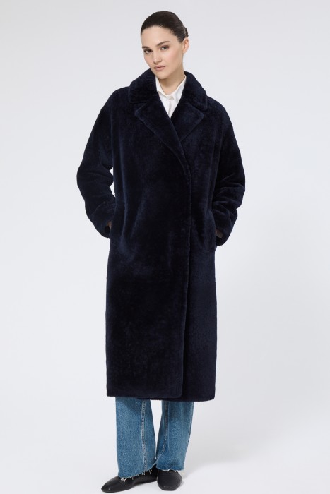 шуба из овчины от бренда снежная королева вид слева