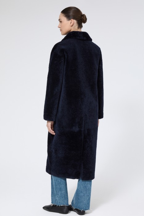 шуба из овчины по цене 36490 руб вид справа