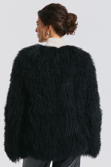 шуба из овчины по цене 45610 руб вид справа