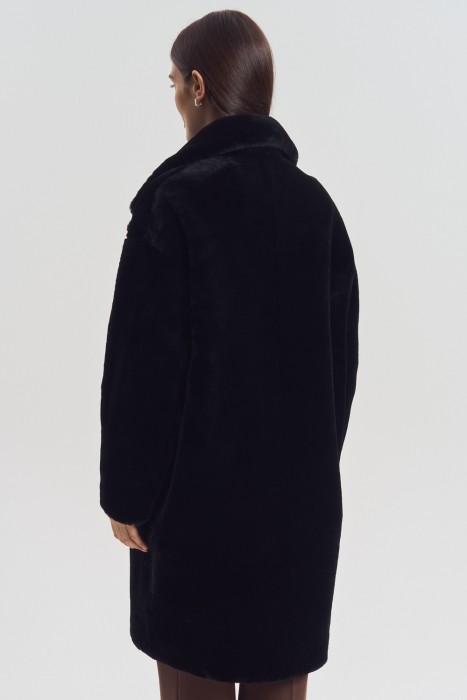 шуба из овчины по цене 30180 руб вид справа