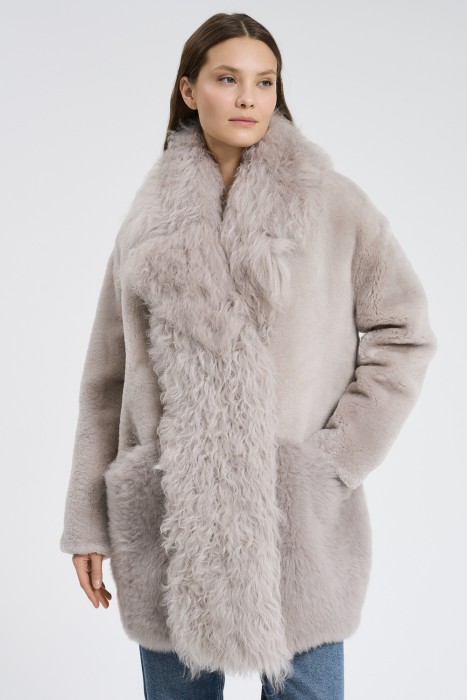 шуба из овчины от бренда снежная королева вид слева
