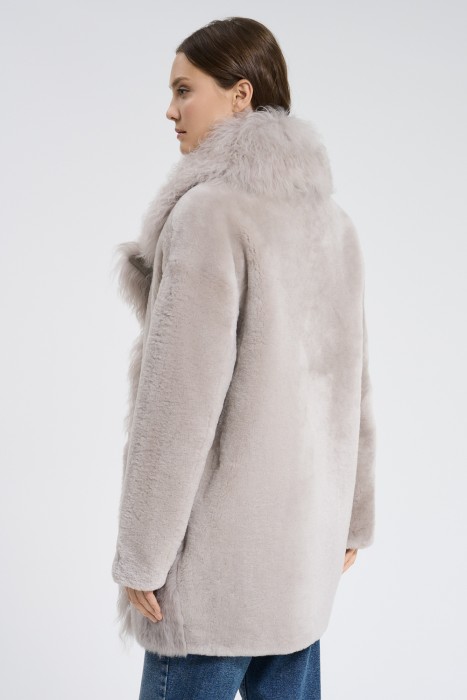 шуба из овчины по цене 43960 руб вид справа