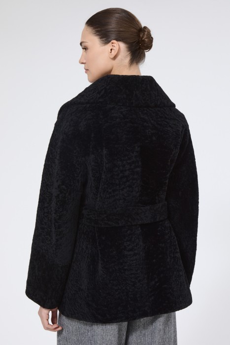 шуба из овчины по цене 34260 руб вид справа