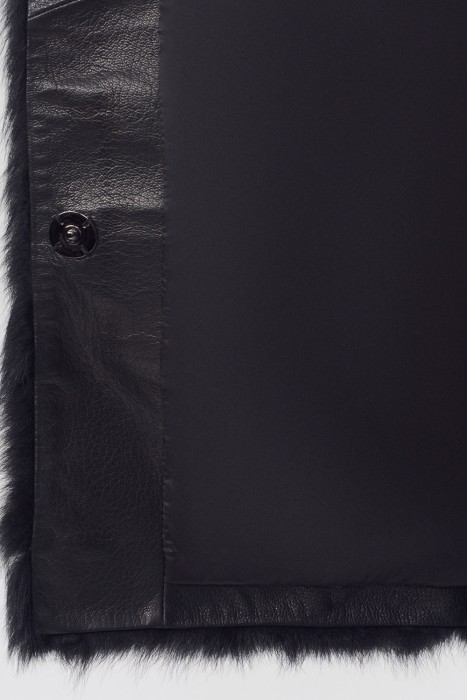 шуба из овчины по цене 34260 руб вид справа