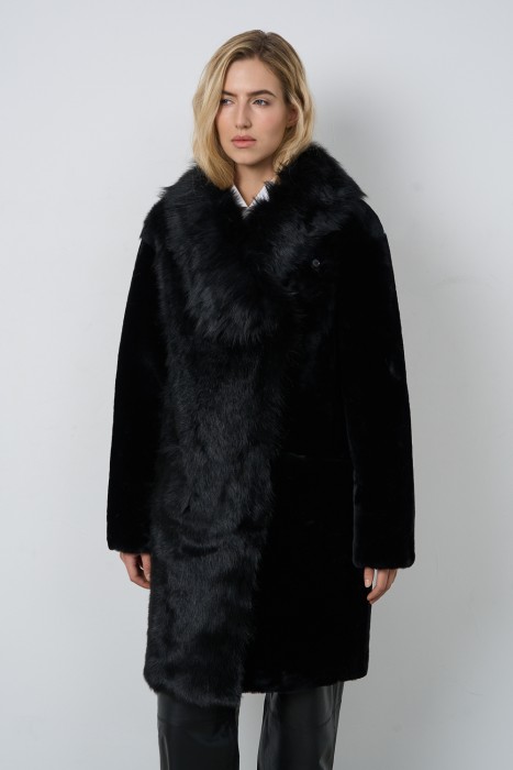 шуба из овчины от бренда снежная королева вид слева