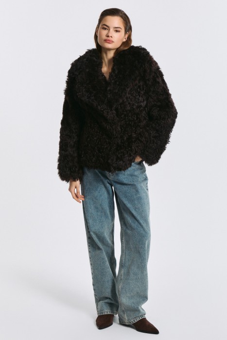 шуба из овчины по цене 47280 руб вид справа