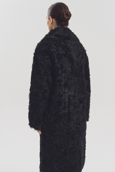 шуба из овчины по цене 34260 руб вид справа