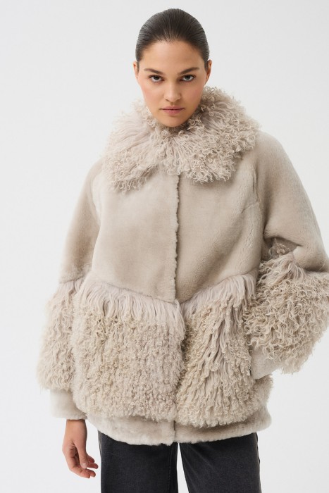 шуба из овчины по цене 24470 руб вид справа