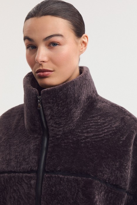 шуба из овчины по цене 32360 руб вид справа