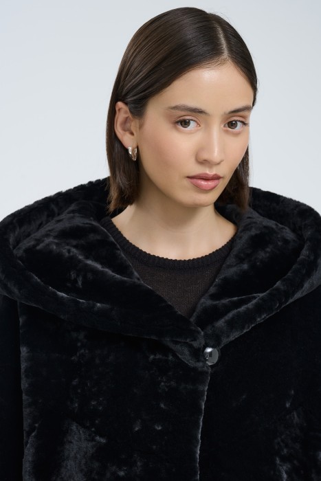 шуба из овчины по цене 24260 руб вид справа