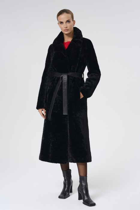 шуба из овчины от бренда снежная королева вид слева
