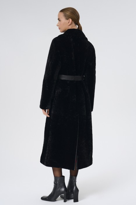 шуба из овчины по цене 33160 руб вид справа