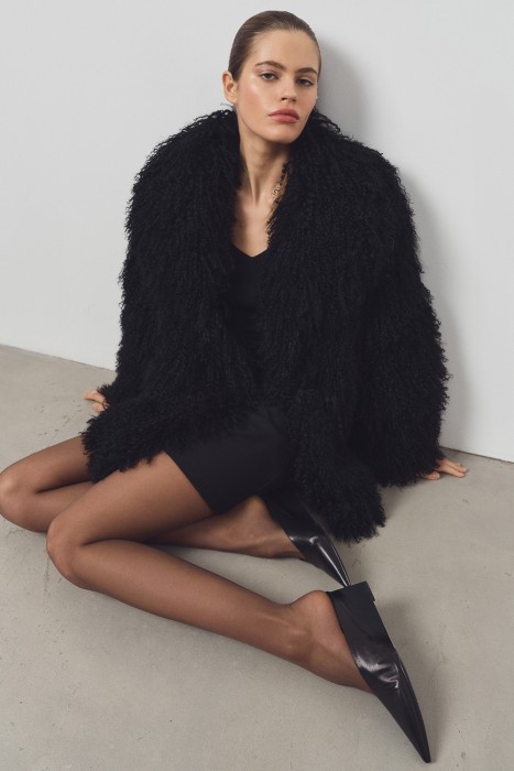 шуба из овчины по цене 48530 руб вид справа