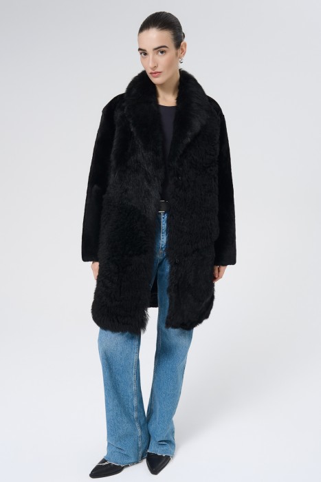 шуба из овчины от бренда снежная королева вид слева