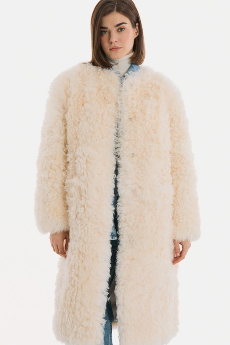 шуба из овчины по цене 24550 руб вид справа