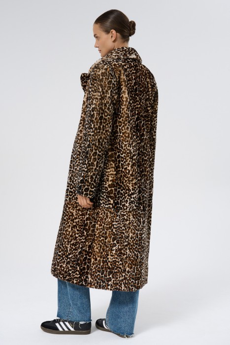 шуба из овчины по цене 37260 руб вид справа