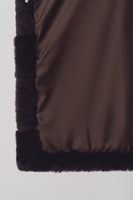 шуба из овчины по цене 16080 руб вид справа