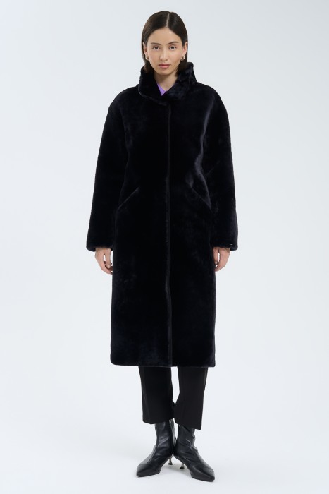 шуба из овчины от бренда снежная королева вид слева