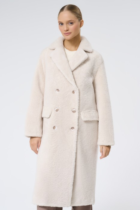 шуба из овчины от бренда снежная королева вид слева