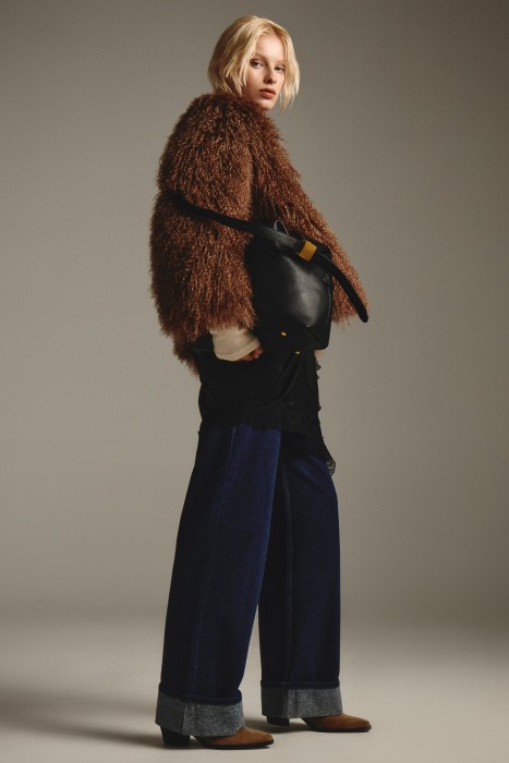 шуба из овчины по цене 26320 руб вид справа